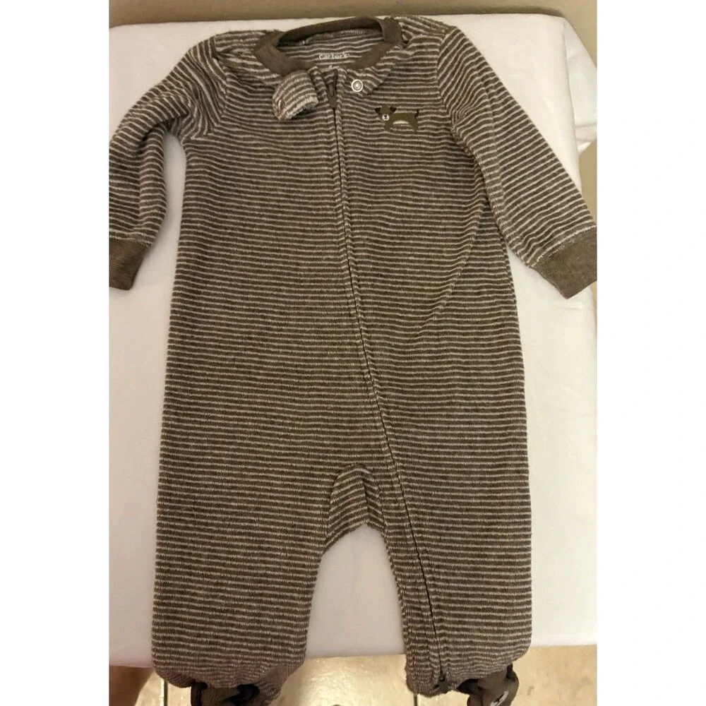 Carter's Baby Boy Mixed Clothing Bundle, 5 One Piece 2 Footed PJ’s Size 6 Months